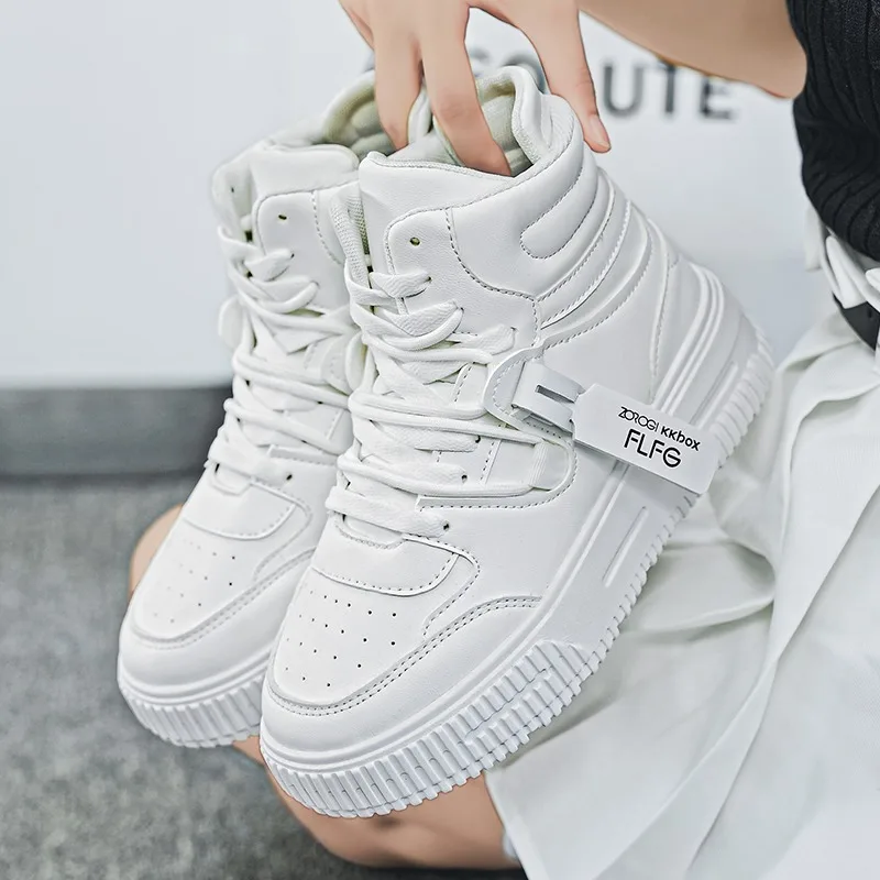 2026 Autumn/Winter New High Top Shoes Classic Couple Sports and Leisure Shoes Retro Fashion Multi functional Student Board Shoes