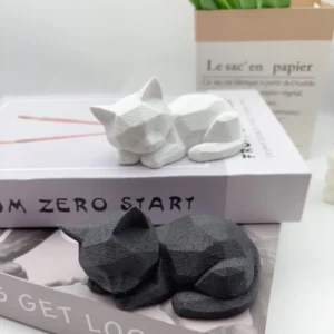 Cute Low Polygon Sleeping Cat, 3D Printed Lying Cat Statue, Super Cute Sleeping Kitten with Polygon Design, Cat Enthusiast Gift